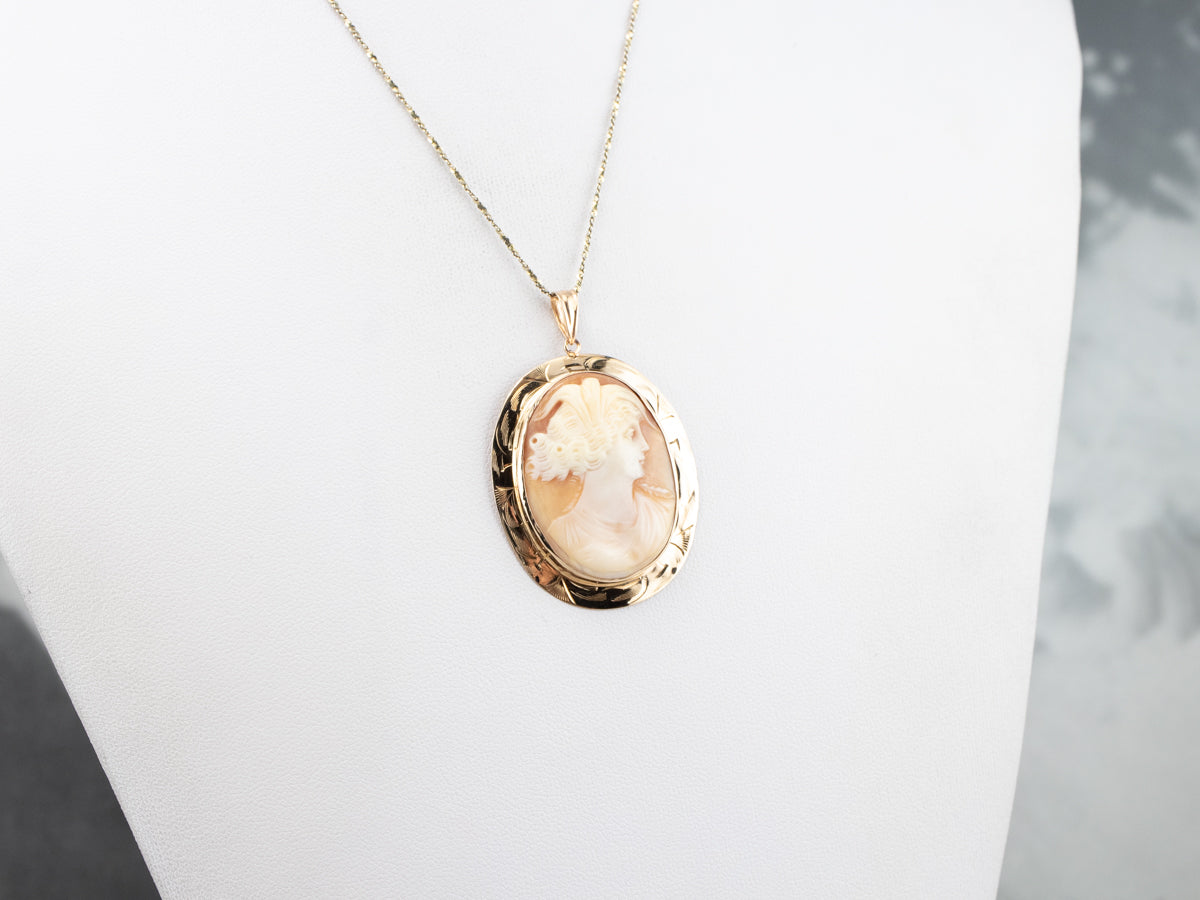Gold Mid Century Cameo Pedant