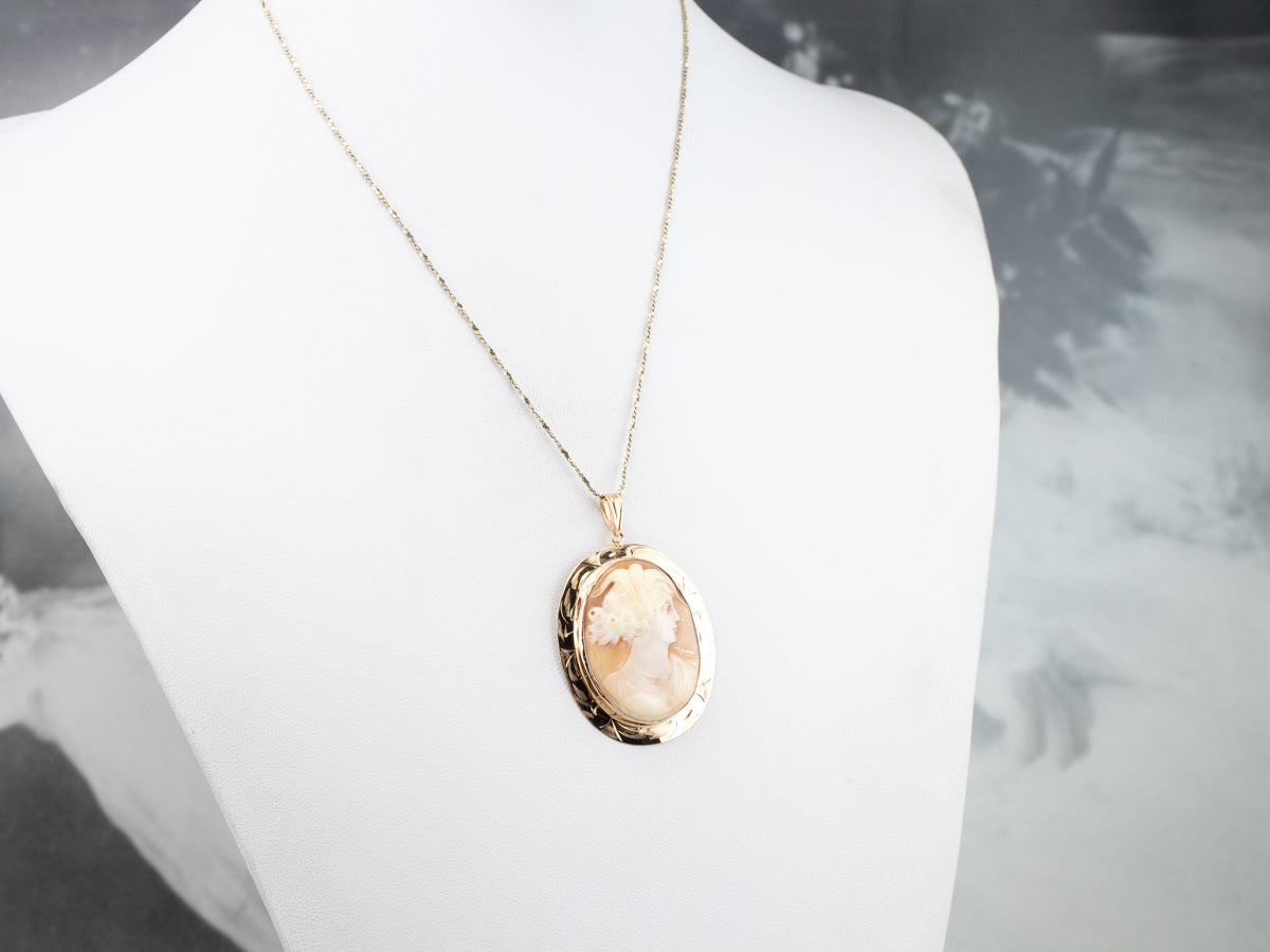 Gold Mid Century Cameo Pedant
