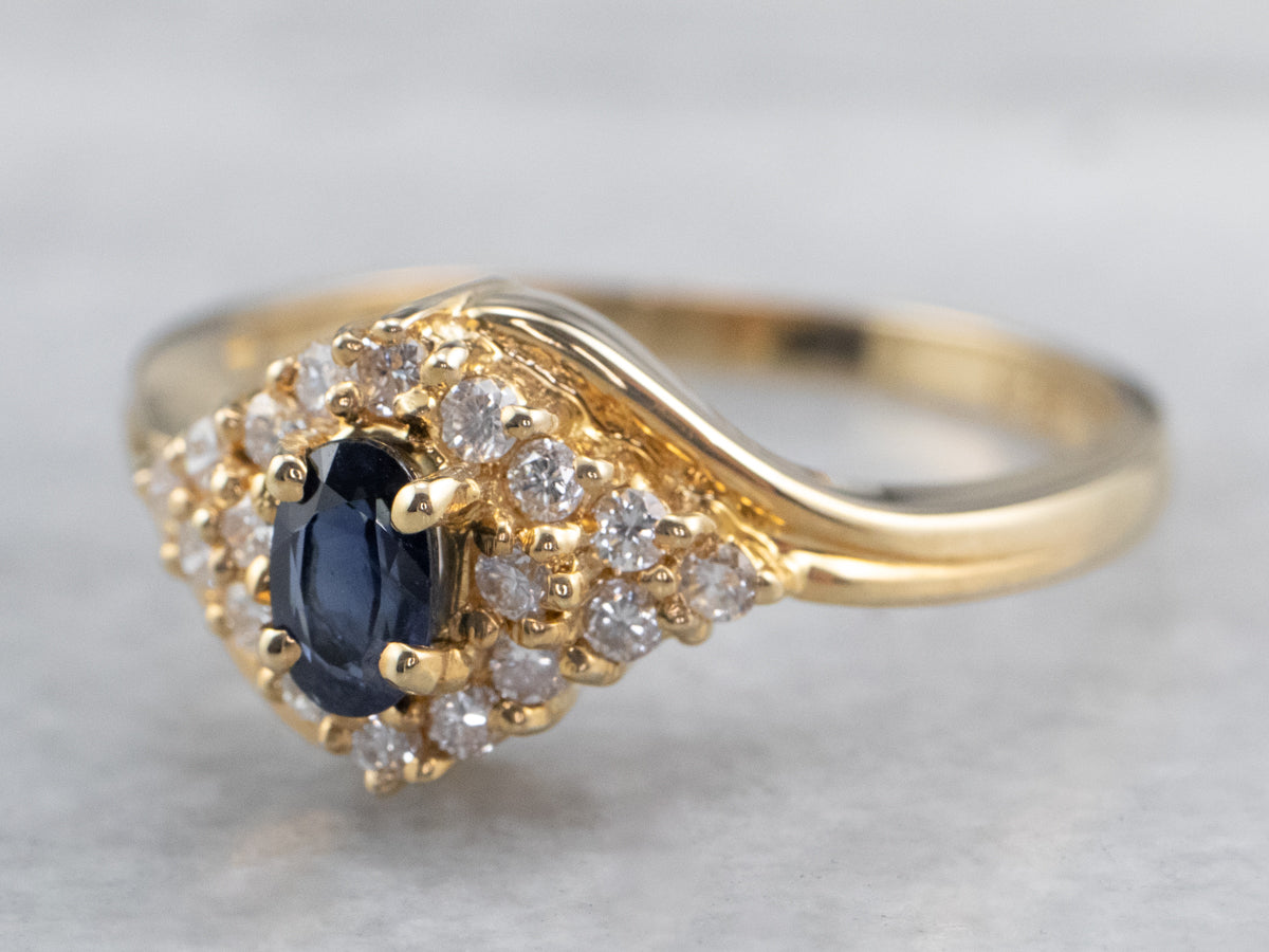 Anillo bypass de zafiro y diamantes