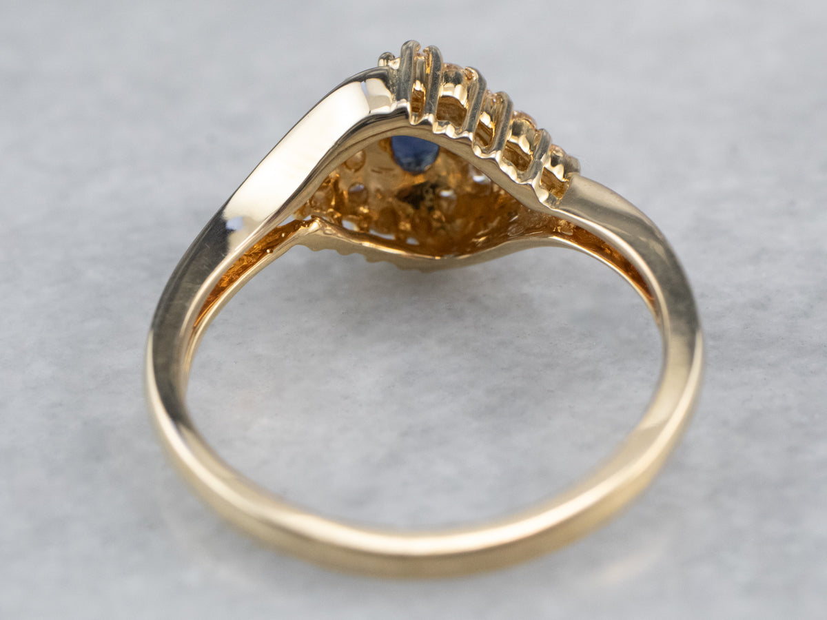 Anillo bypass de zafiro y diamantes