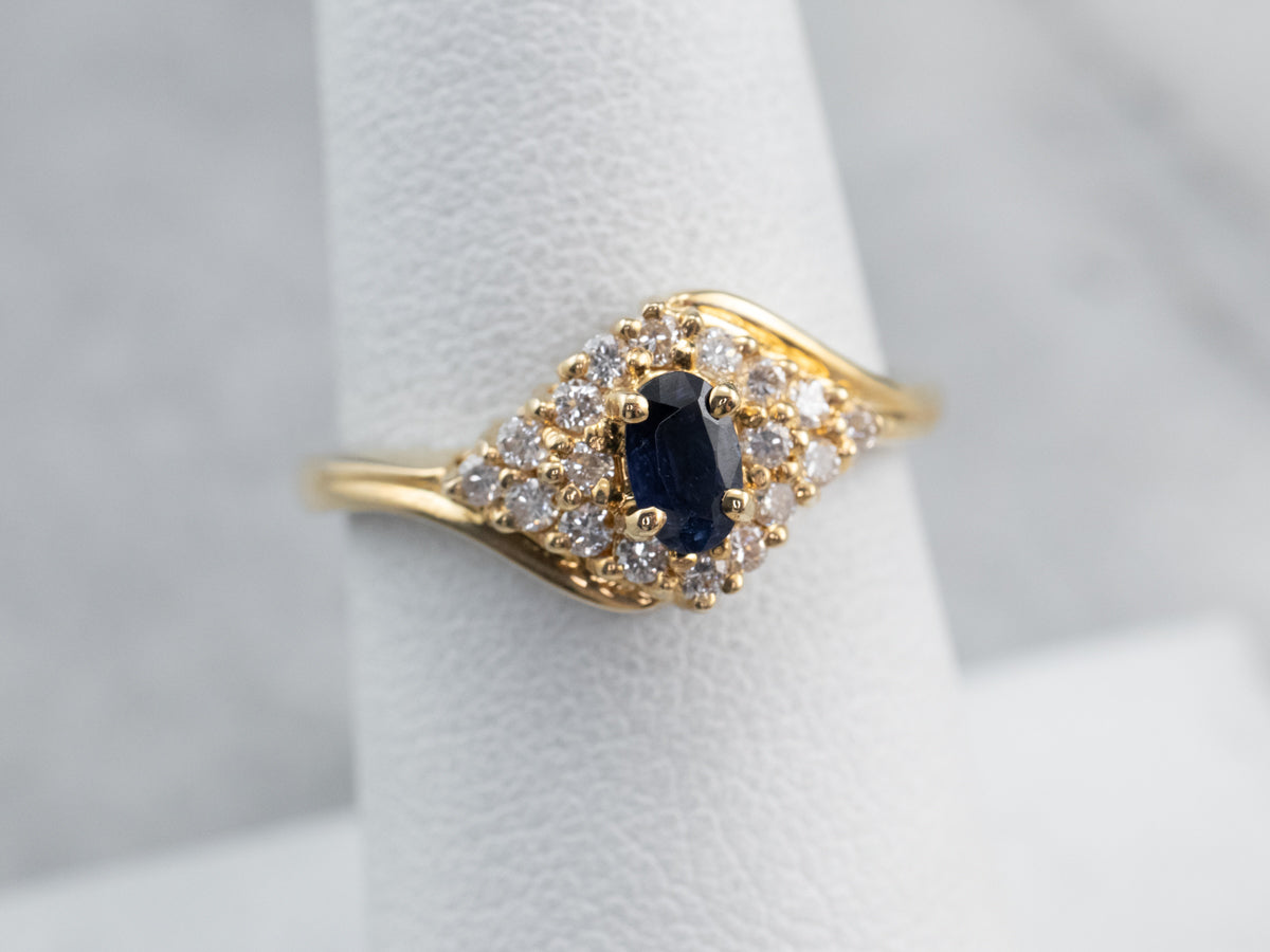 Anillo bypass de zafiro y diamantes