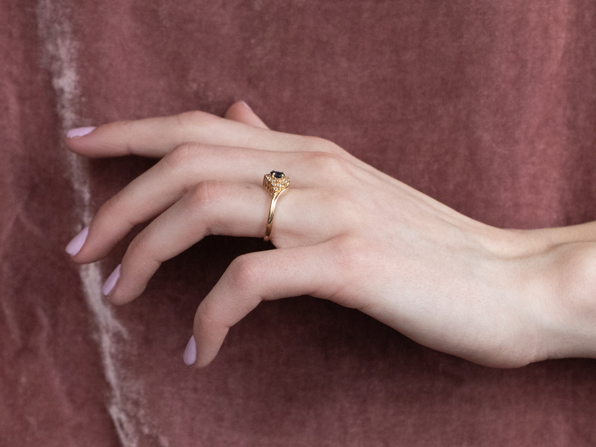 Anillo bypass de zafiro y diamantes