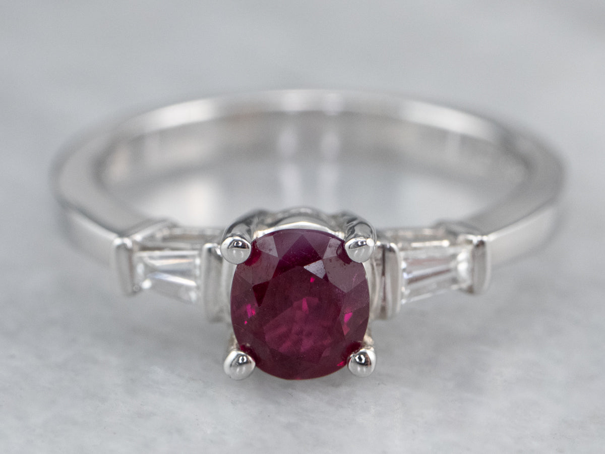 Anillo de compromiso de rubíes y diamantes