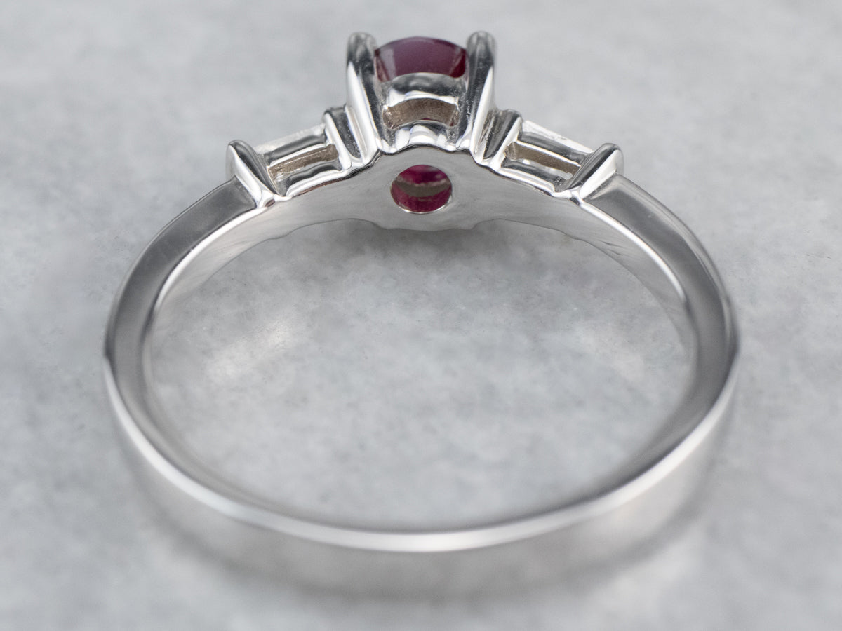 Anillo de compromiso de rubíes y diamantes