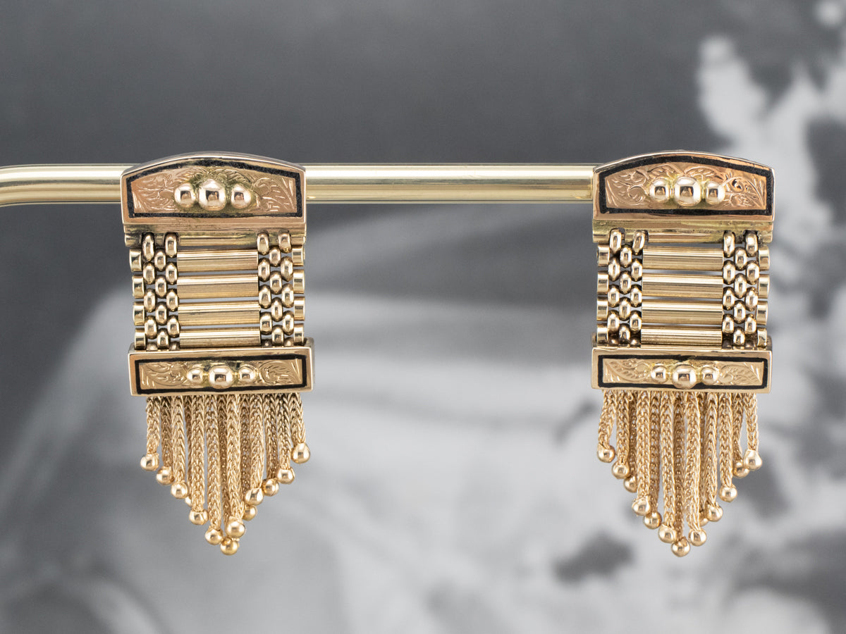 Pendientes llamativos con flecos dorados del estilo victoriano