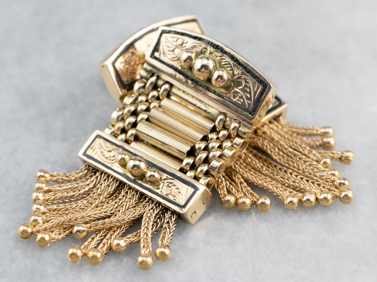 Pendientes llamativos con flecos dorados del estilo victoriano