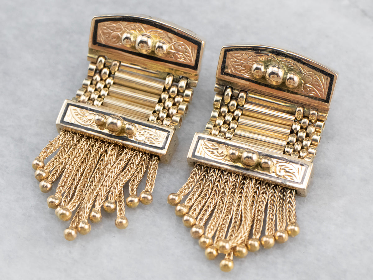 Pendientes llamativos con flecos dorados del estilo victoriano