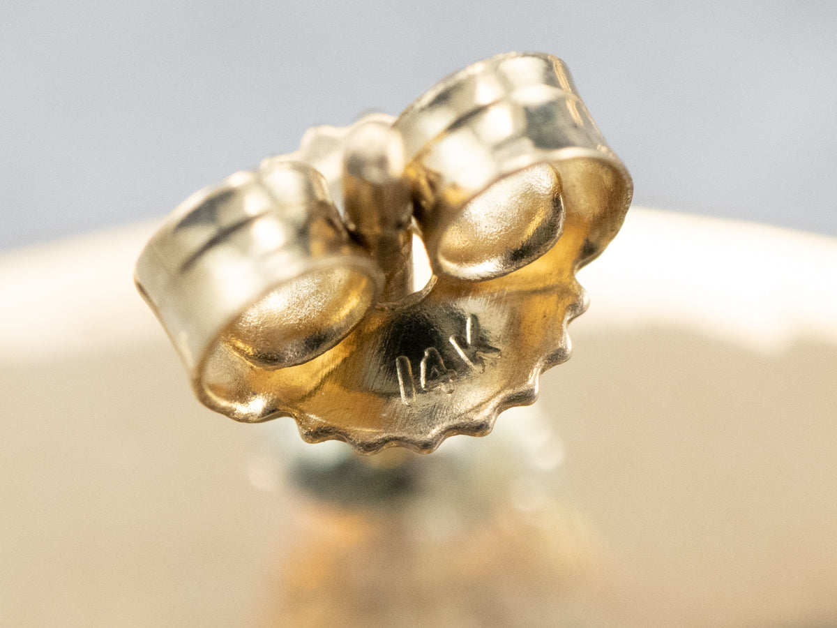 Pendientes llamativos con flecos dorados del estilo victoriano