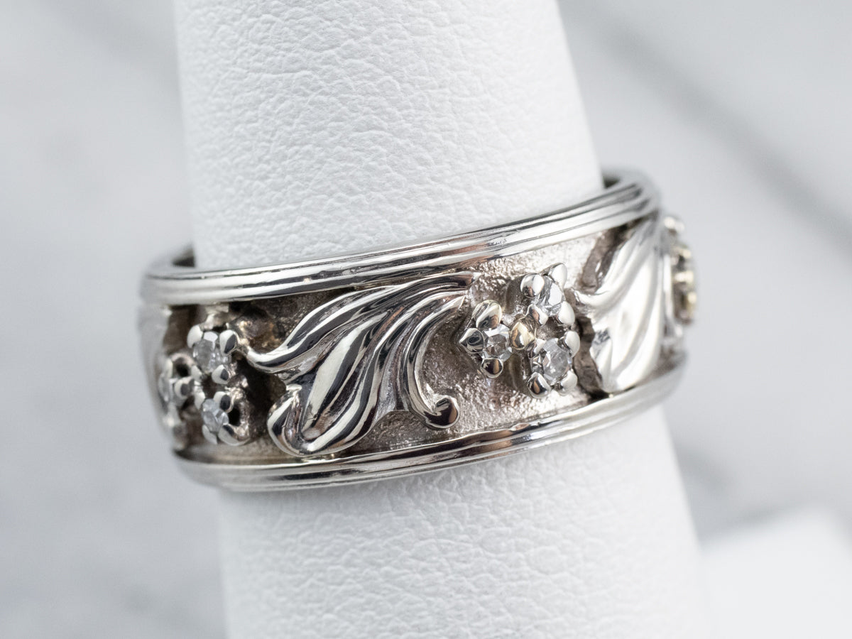 Anillo de diamantes botánicos de oro blanco