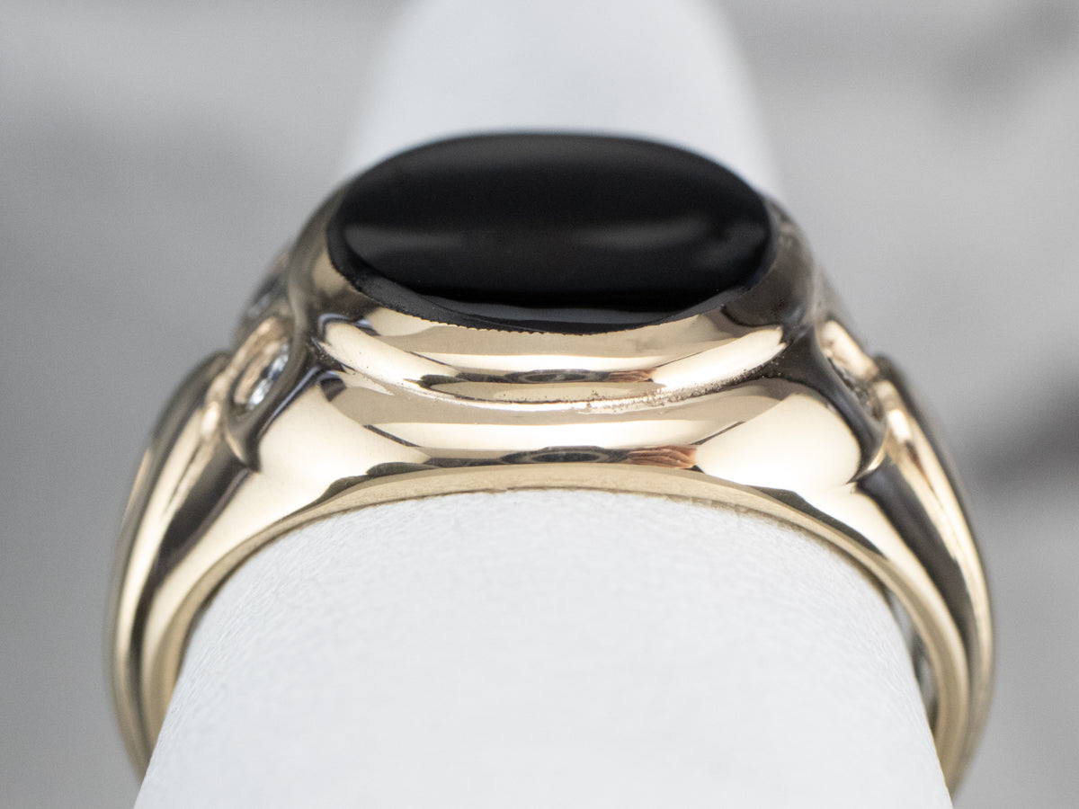 Anillo retro de oro con diamantes y ónix negro
