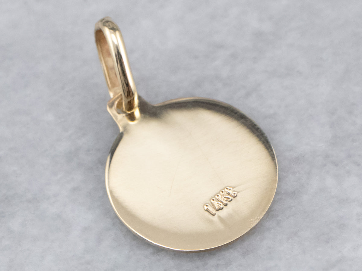 Colgante pequeño de oro con dije de bautismo