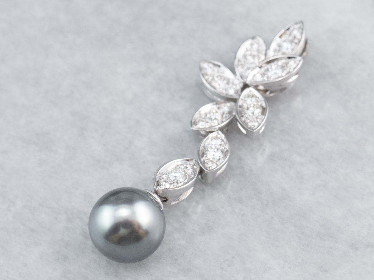 Colgante de oro blanco con diamantes y perlas grises