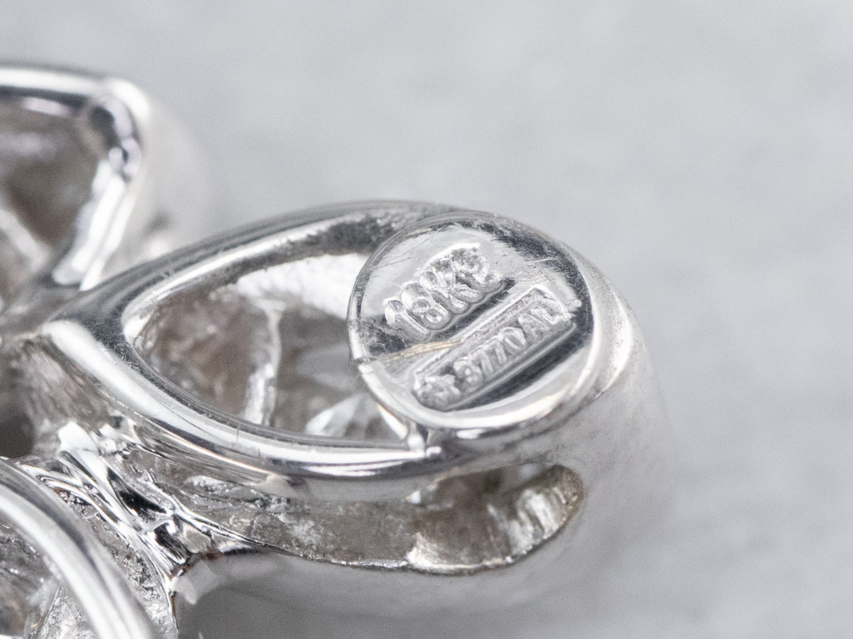 Colgante de oro blanco con diamantes y perlas grises