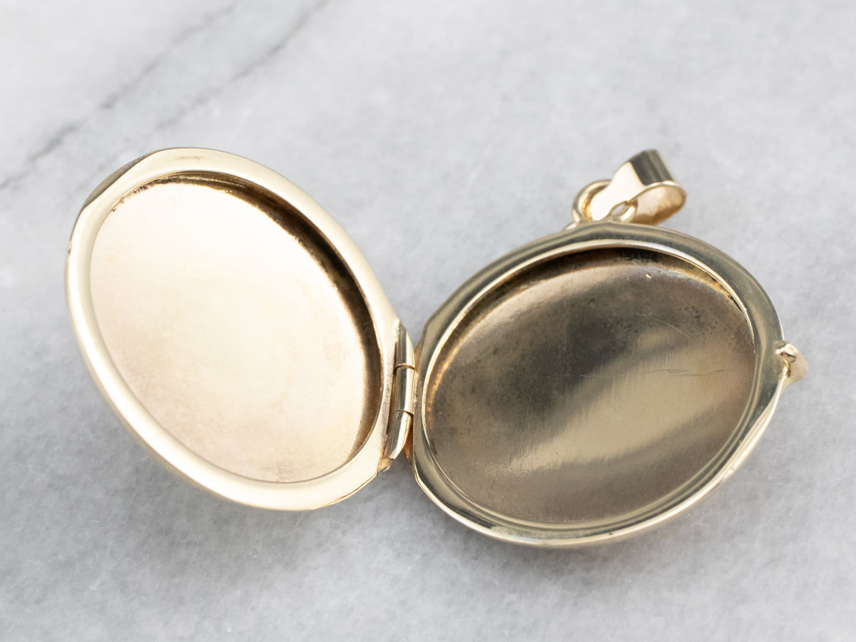 Etched Retro Era Round Gold Locket