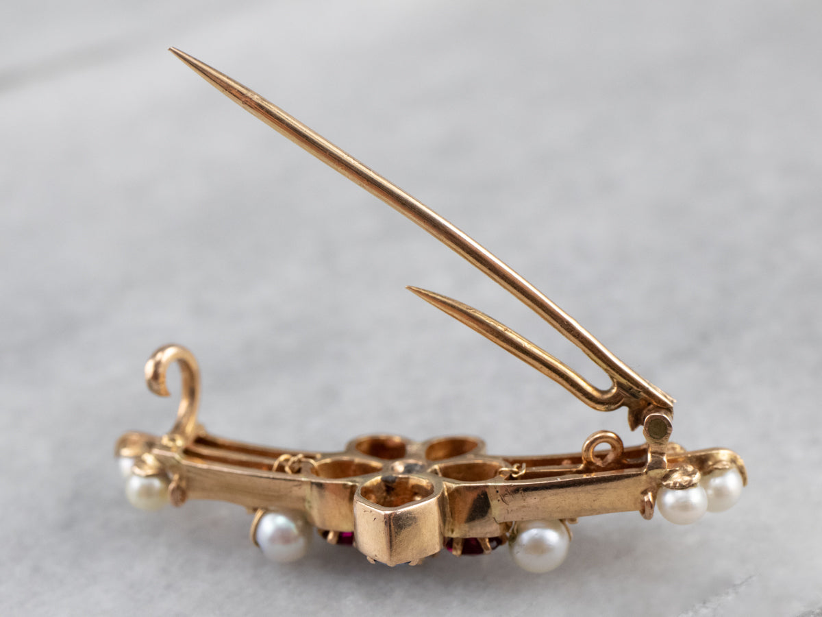 Broche de perlas y zafiros rubíes con diamantes talla Old Mine