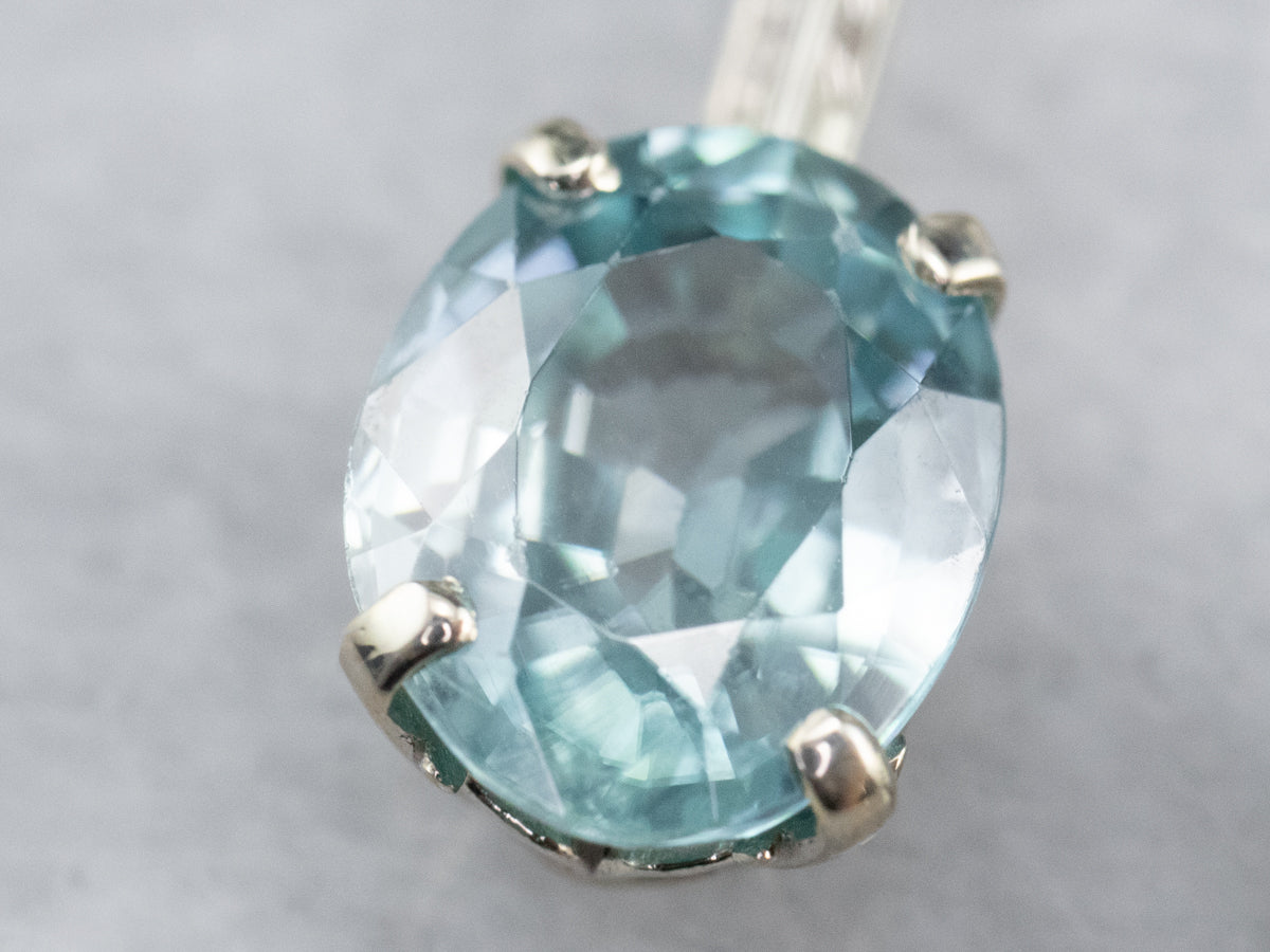 Pendientes con circonitas azules y barra grabada