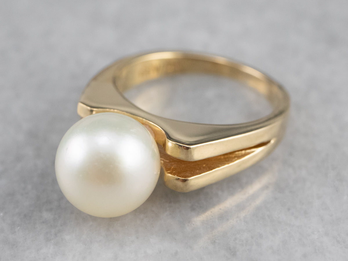 Sleek Vintage Pearl Solitaire Ring