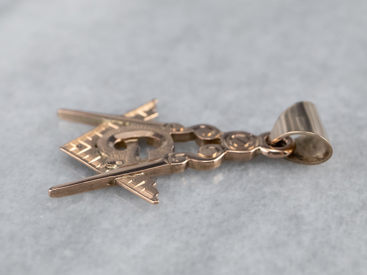 Colgante de albañil de oro antiguo