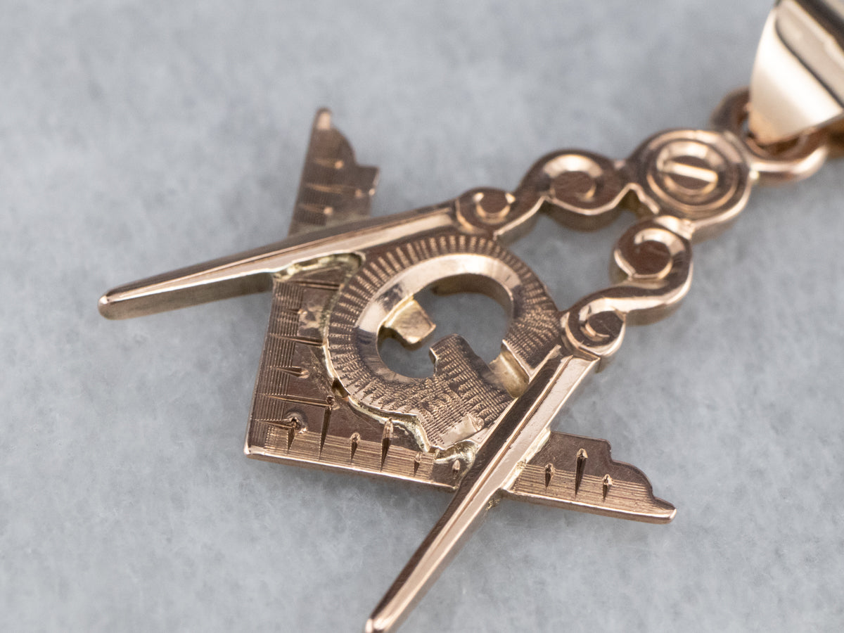 Colgante de albañil de oro antiguo