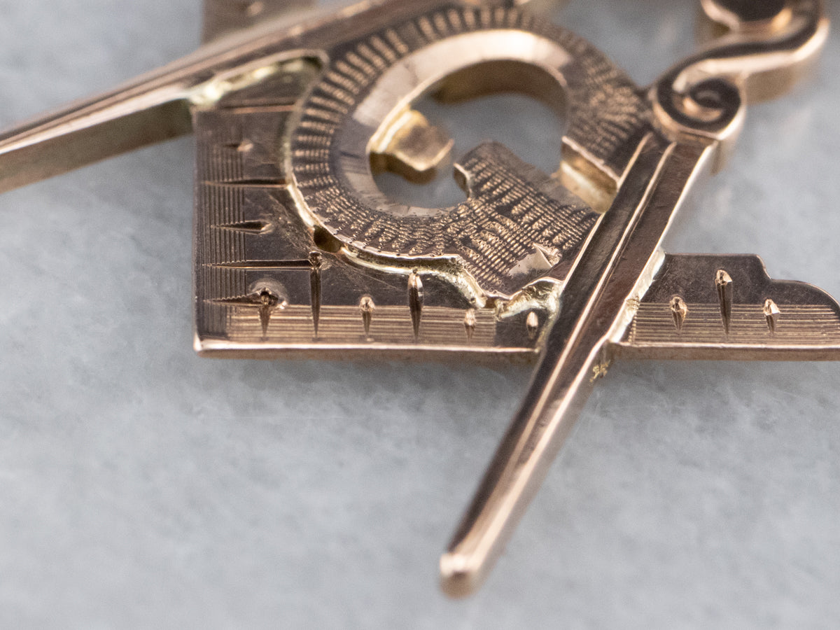 Colgante de albañil de oro antiguo