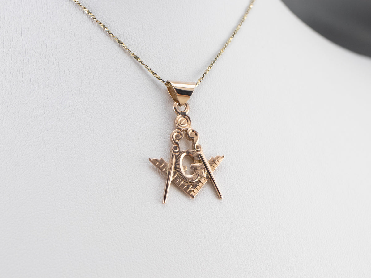 Colgante de albañil de oro antiguo