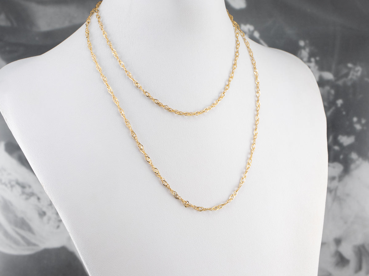 Cadena torcida larga de oro amarillo