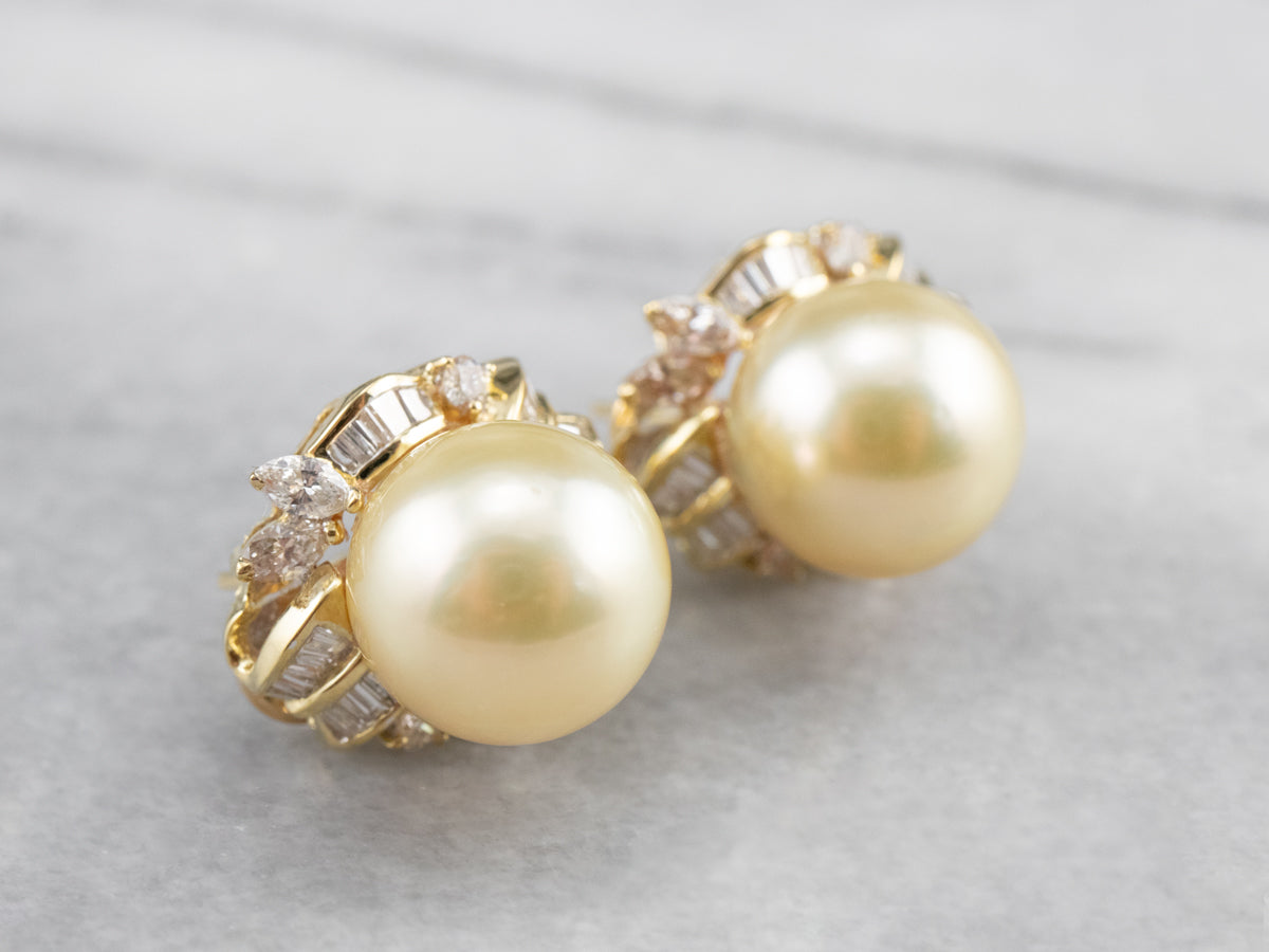 Pendientes llamativos de oro de 18 quilates con diamantes y perlas