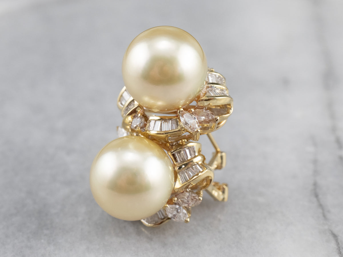 Pendientes llamativos de oro de 18 quilates con diamantes y perlas