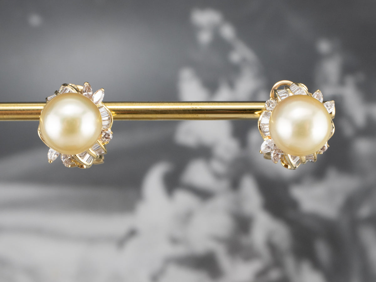Pendientes llamativos de oro de 18 quilates con diamantes y perlas