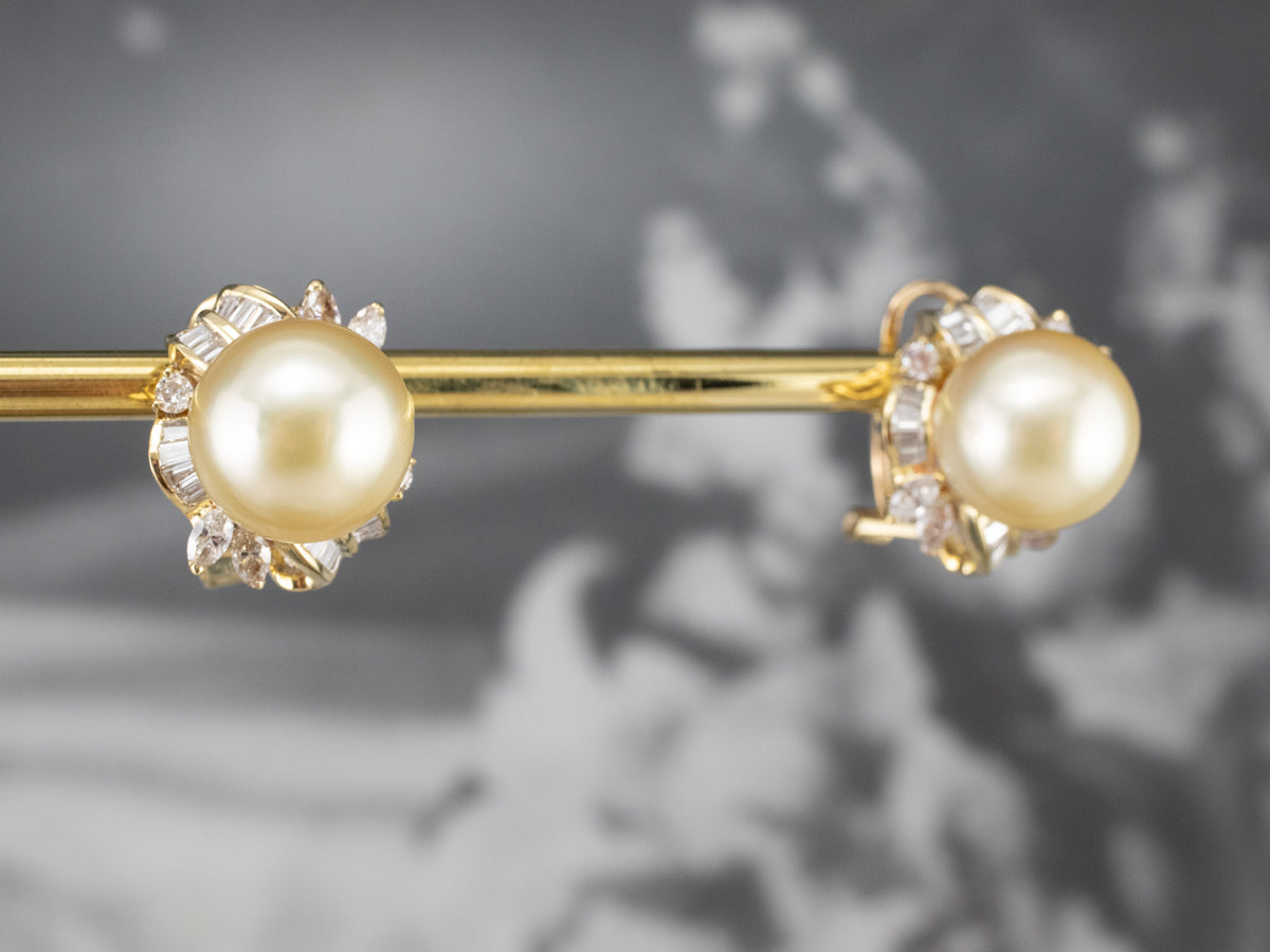 Pendientes llamativos de oro de 18 quilates con diamantes y perlas