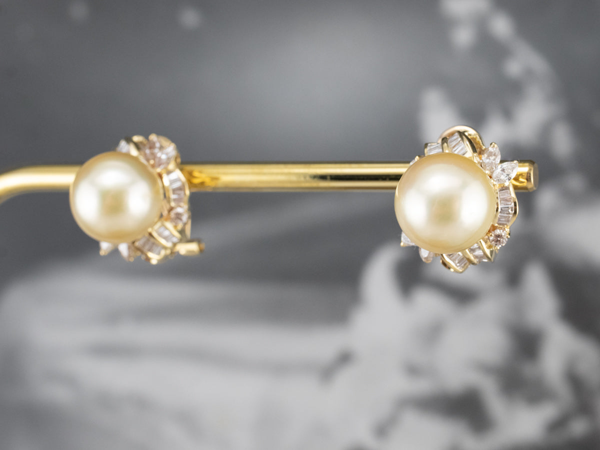 Pendientes llamativos de oro de 18 quilates con diamantes y perlas