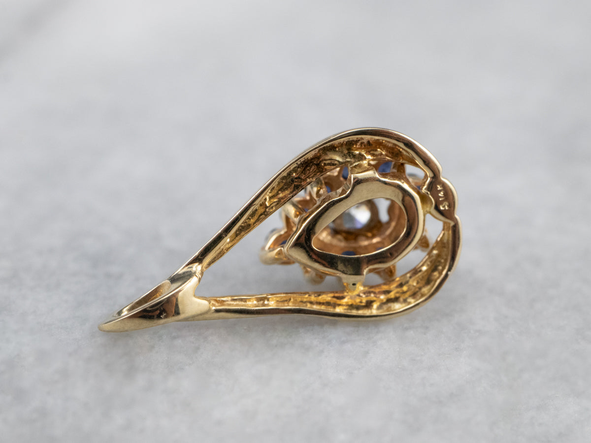 Colgante floral con halo de diamantes y zafiros