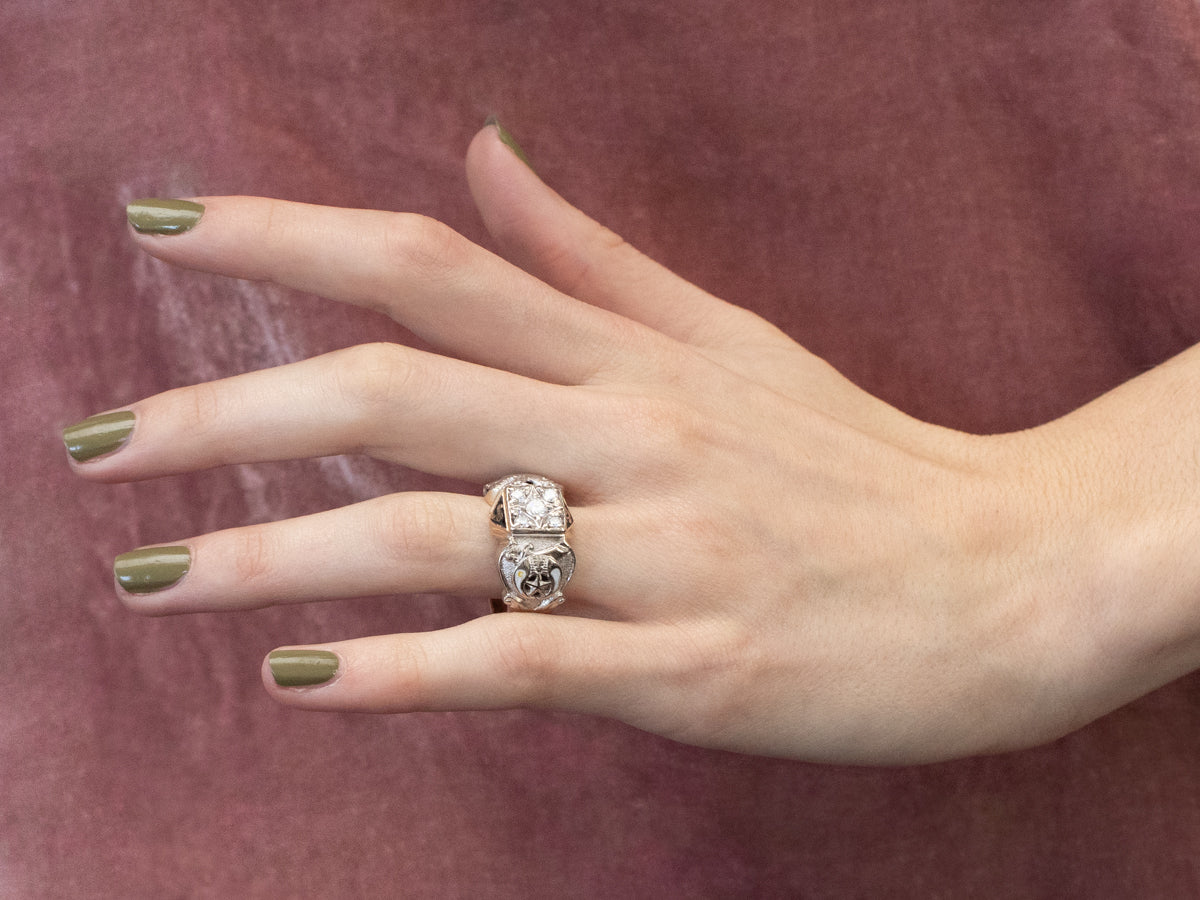 Anillo de oro de dos tonos con esmalte de diamantes masónicos