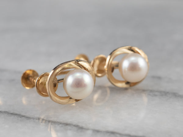 9ct Gold & Cultured Pearl Earrings with Screw Back Fittings (655P)