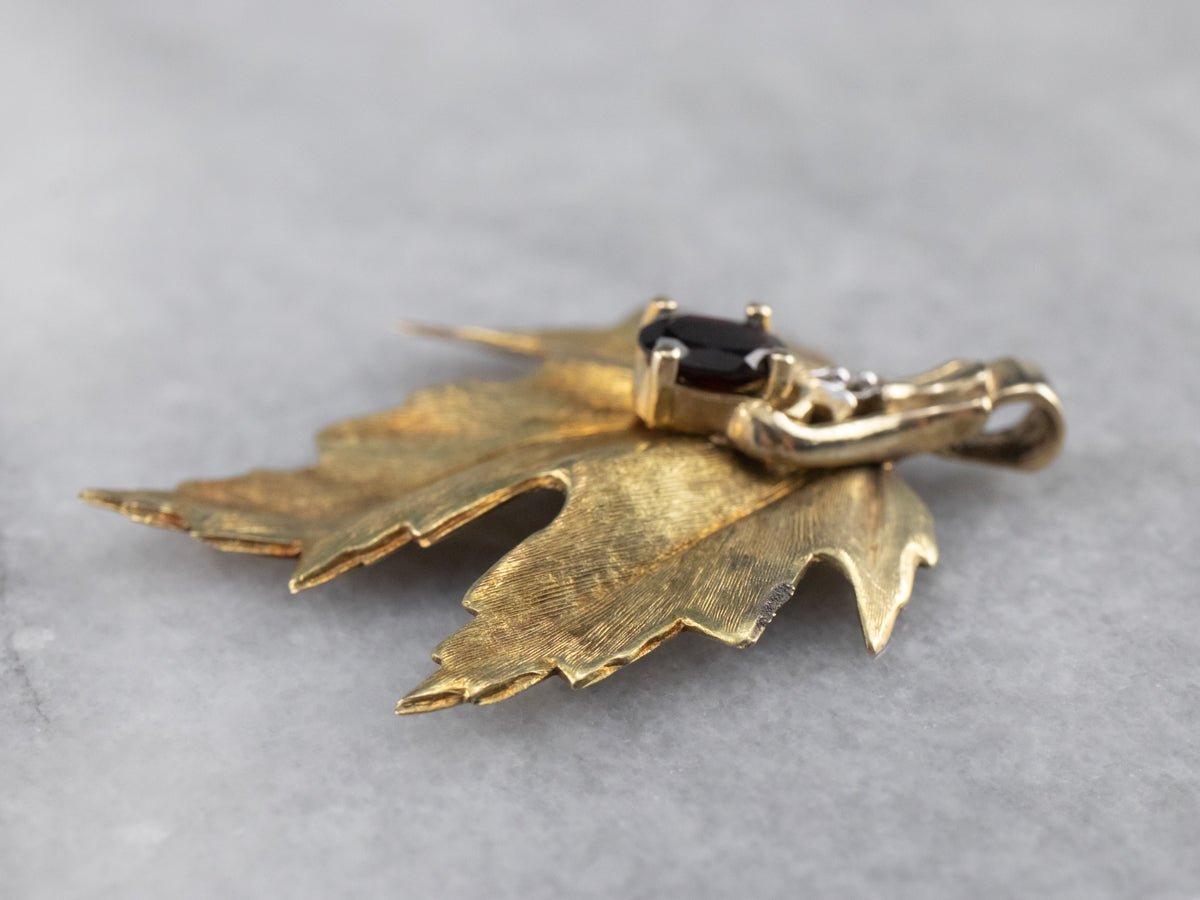Colgante de hoja de oro granate