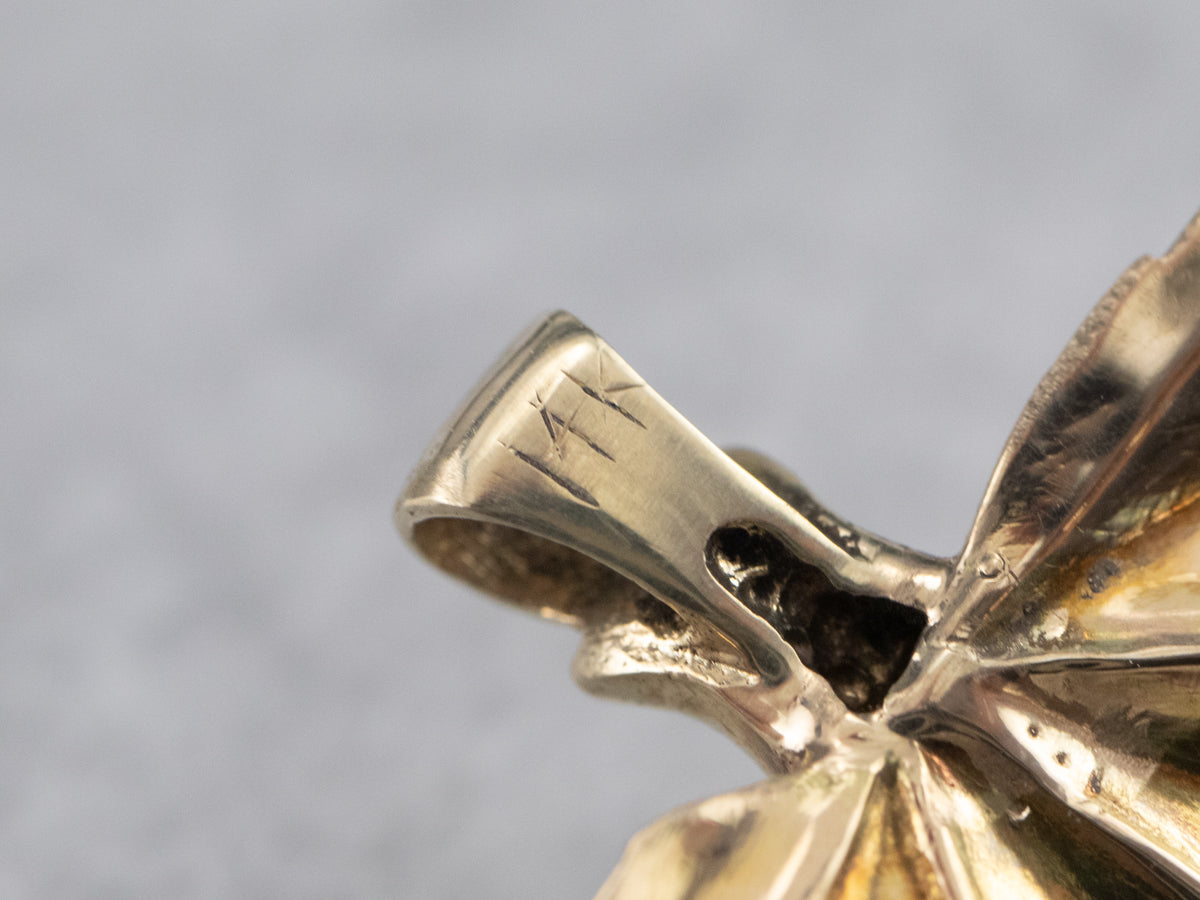 Colgante de hoja de oro granate