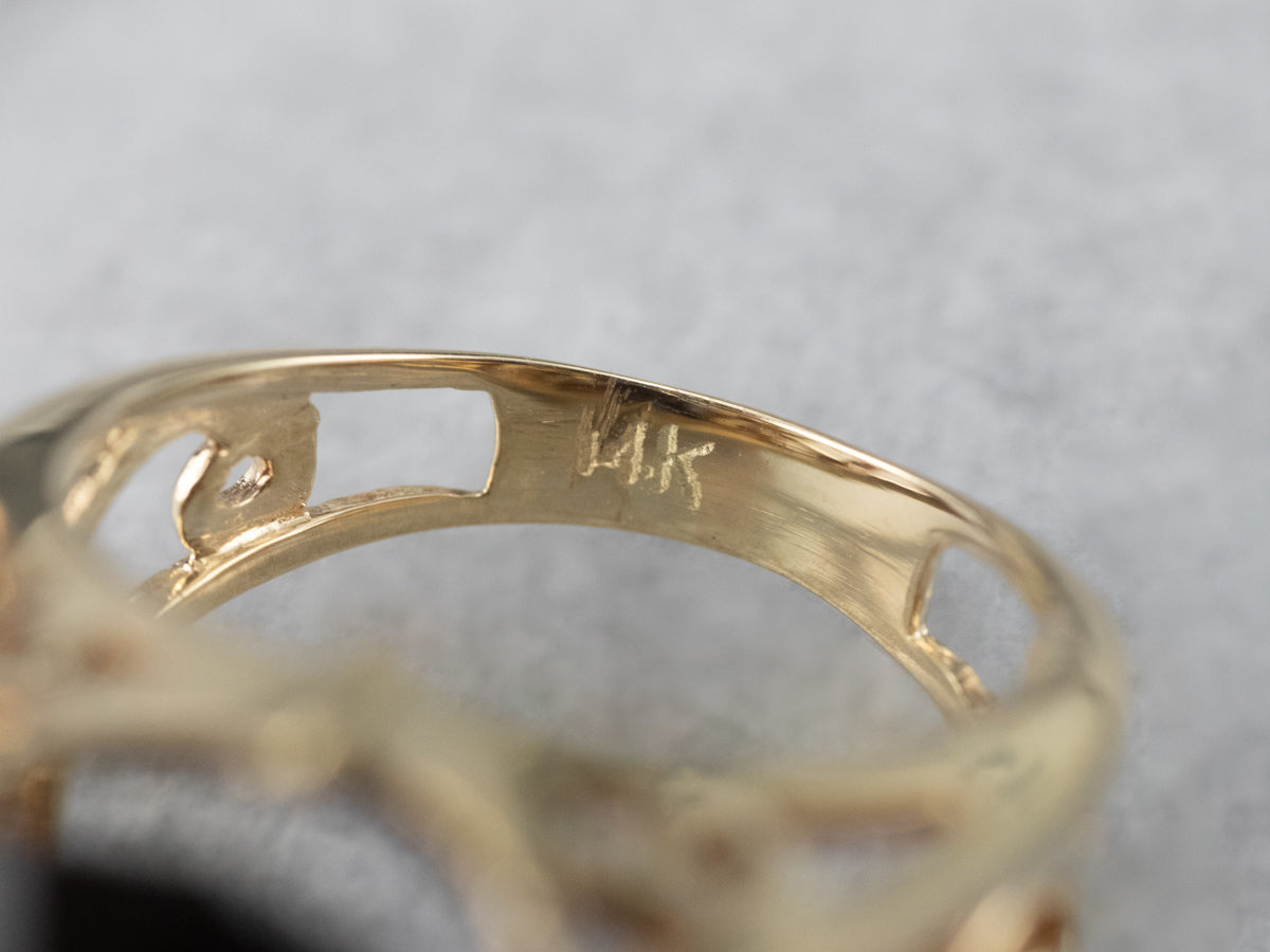 Anillo llamativo de granate dorado audaz