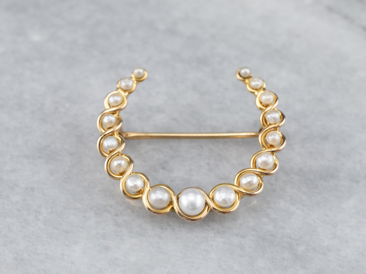 Broche de luna creciente con perlas de oro antiguo