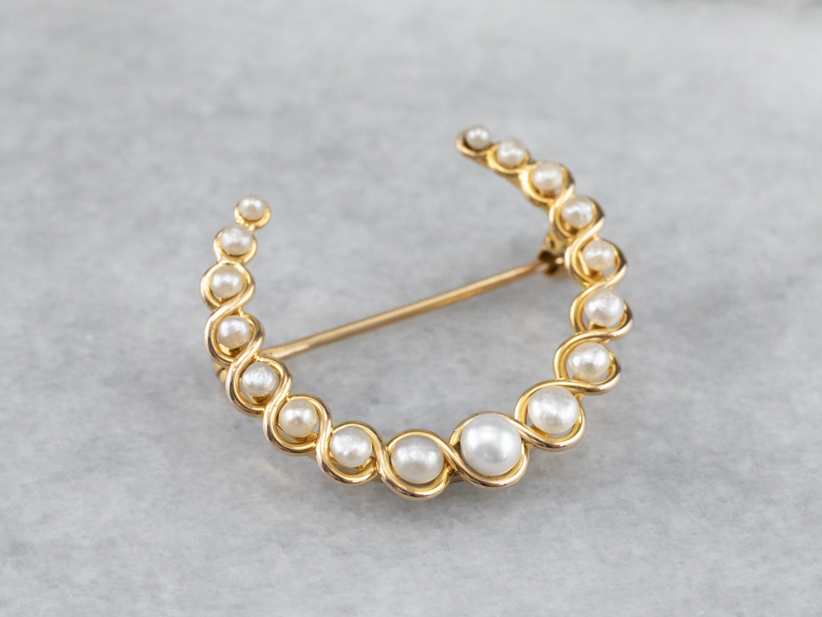Broche de luna creciente con perlas de oro antiguo