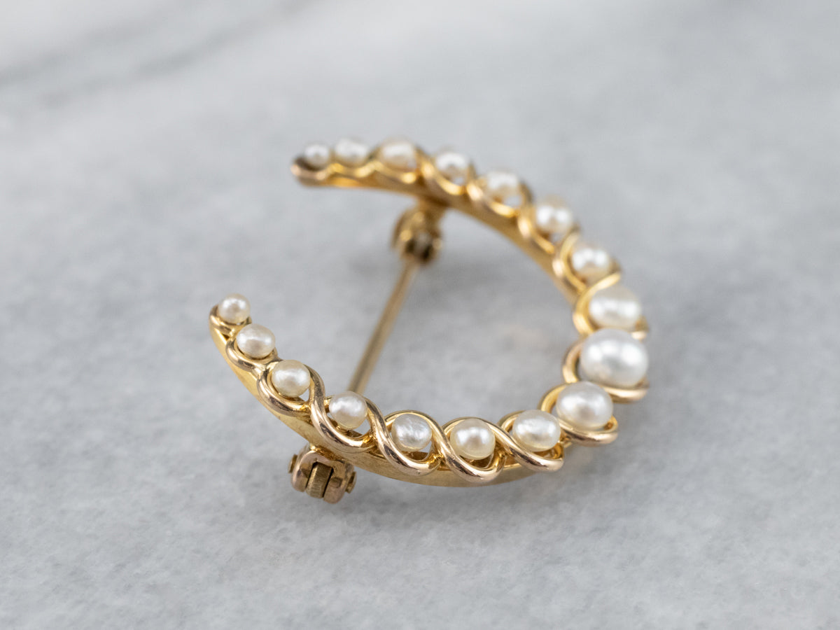Broche de luna creciente con perlas de oro antiguo