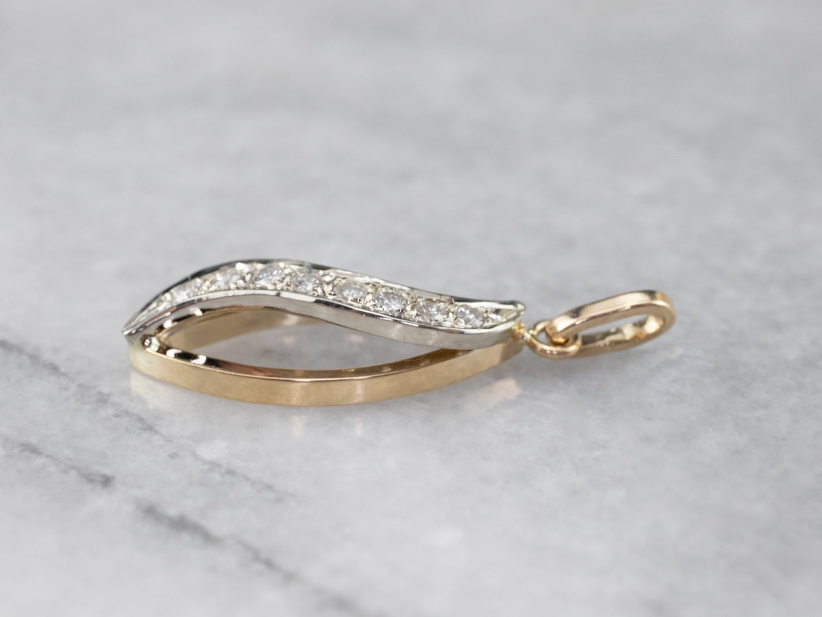 Colgante moderno de oro de dos tonos con diamantes