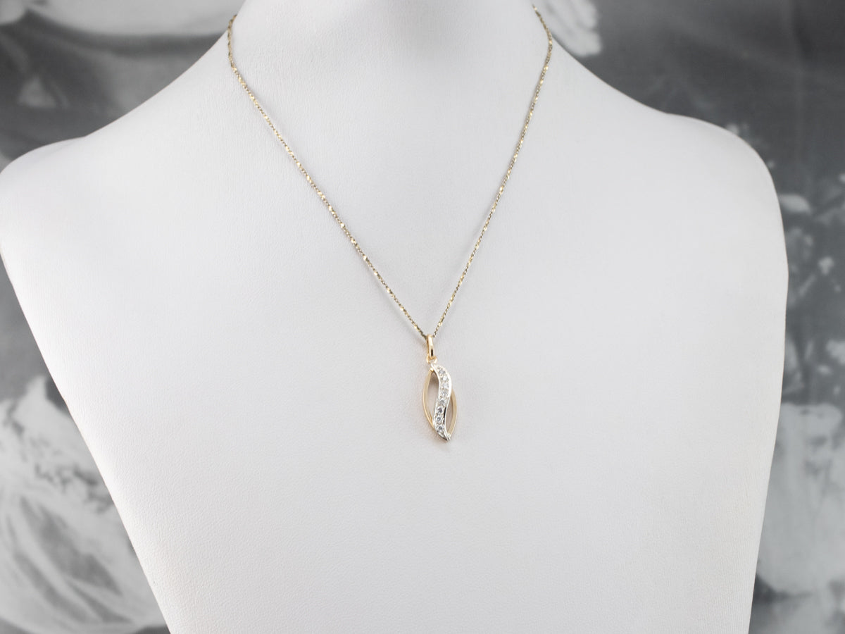 Colgante moderno de oro de dos tonos con diamantes