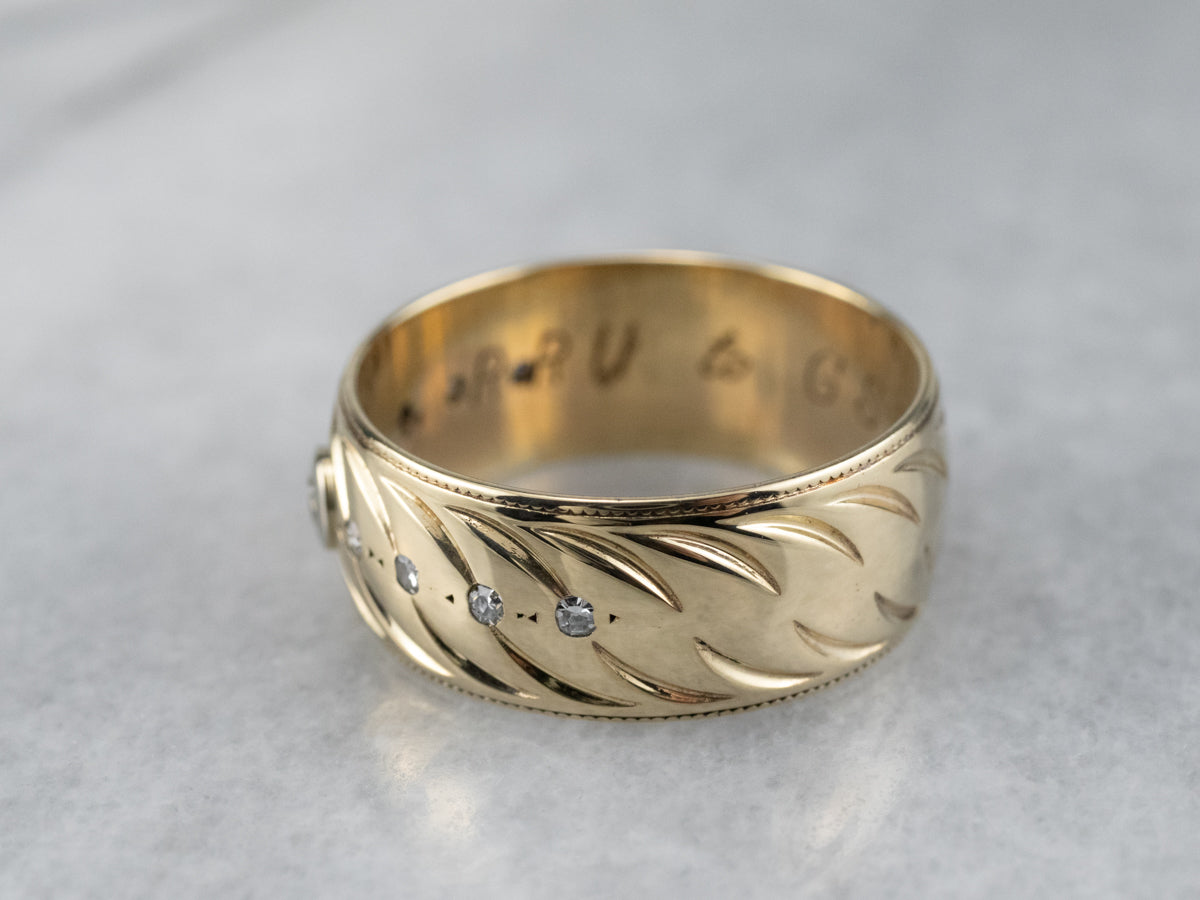 Unisex Diamond Patterned Gold Band