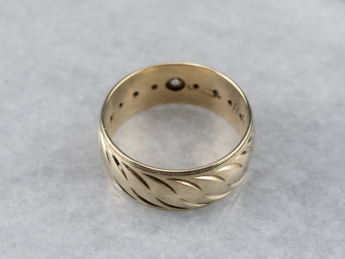 Unisex Diamond Patterned Gold Band