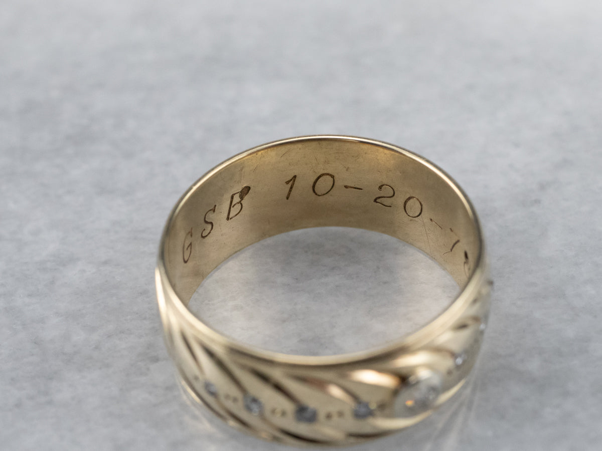 Unisex Diamond Patterned Gold Band