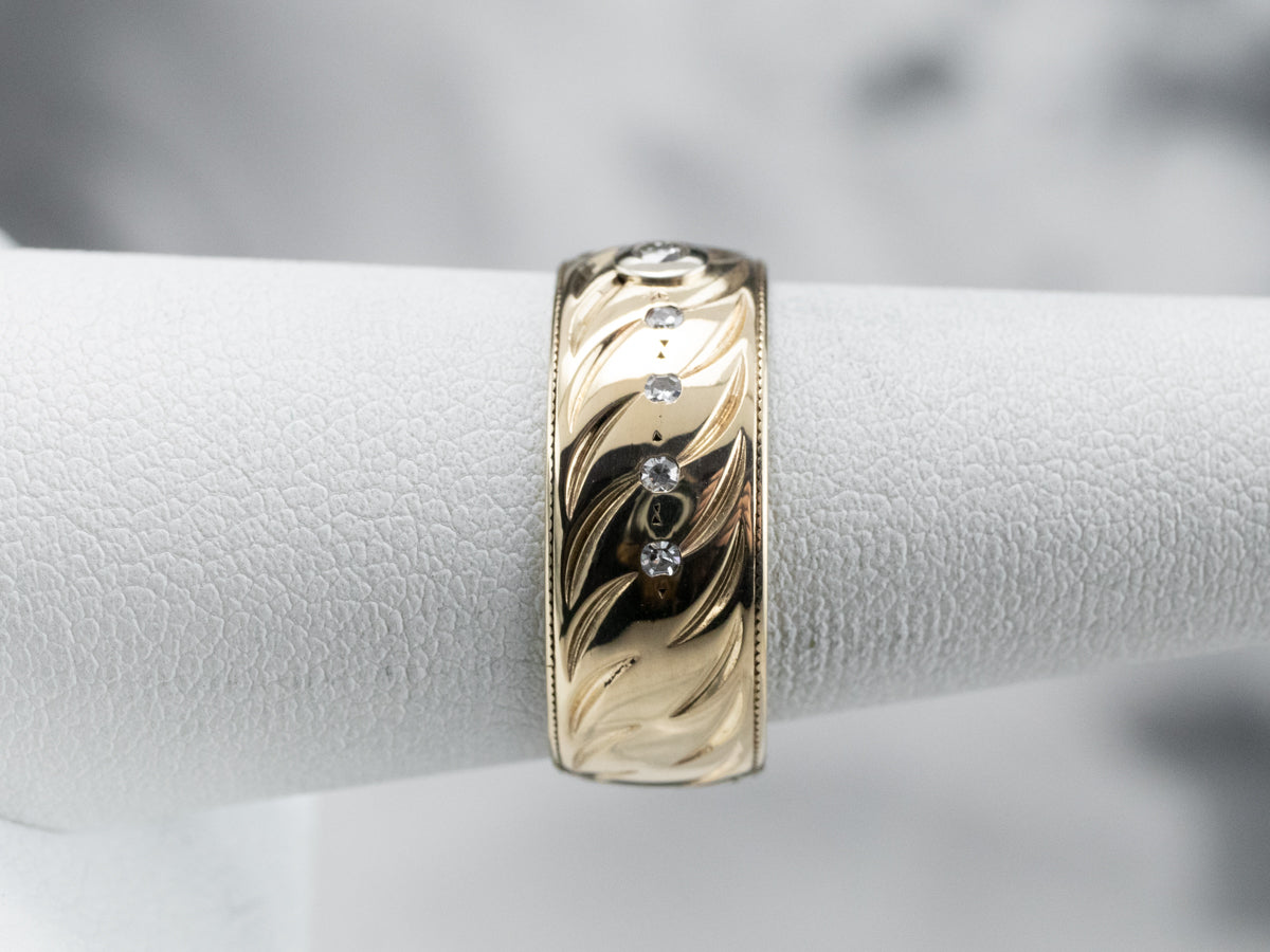 Unisex Diamond Patterned Gold Band