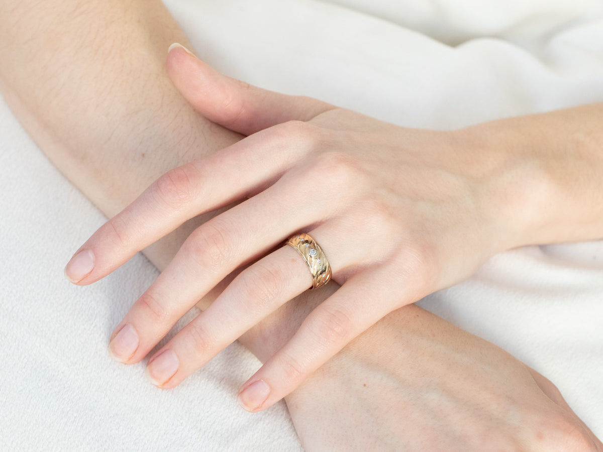 Unisex Diamond Patterned Gold Band