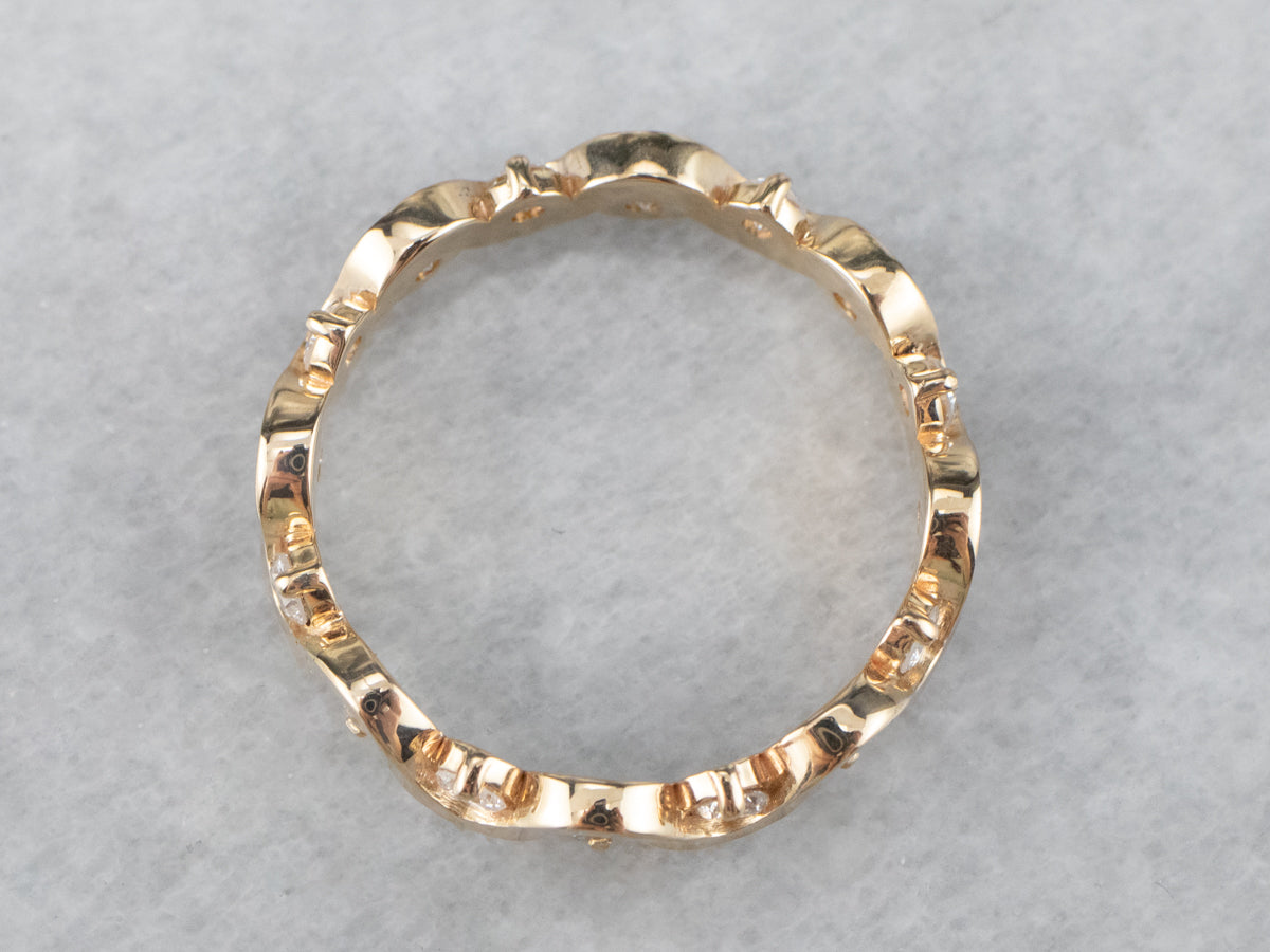 Alianza de eternidad con diamantes en movimiento