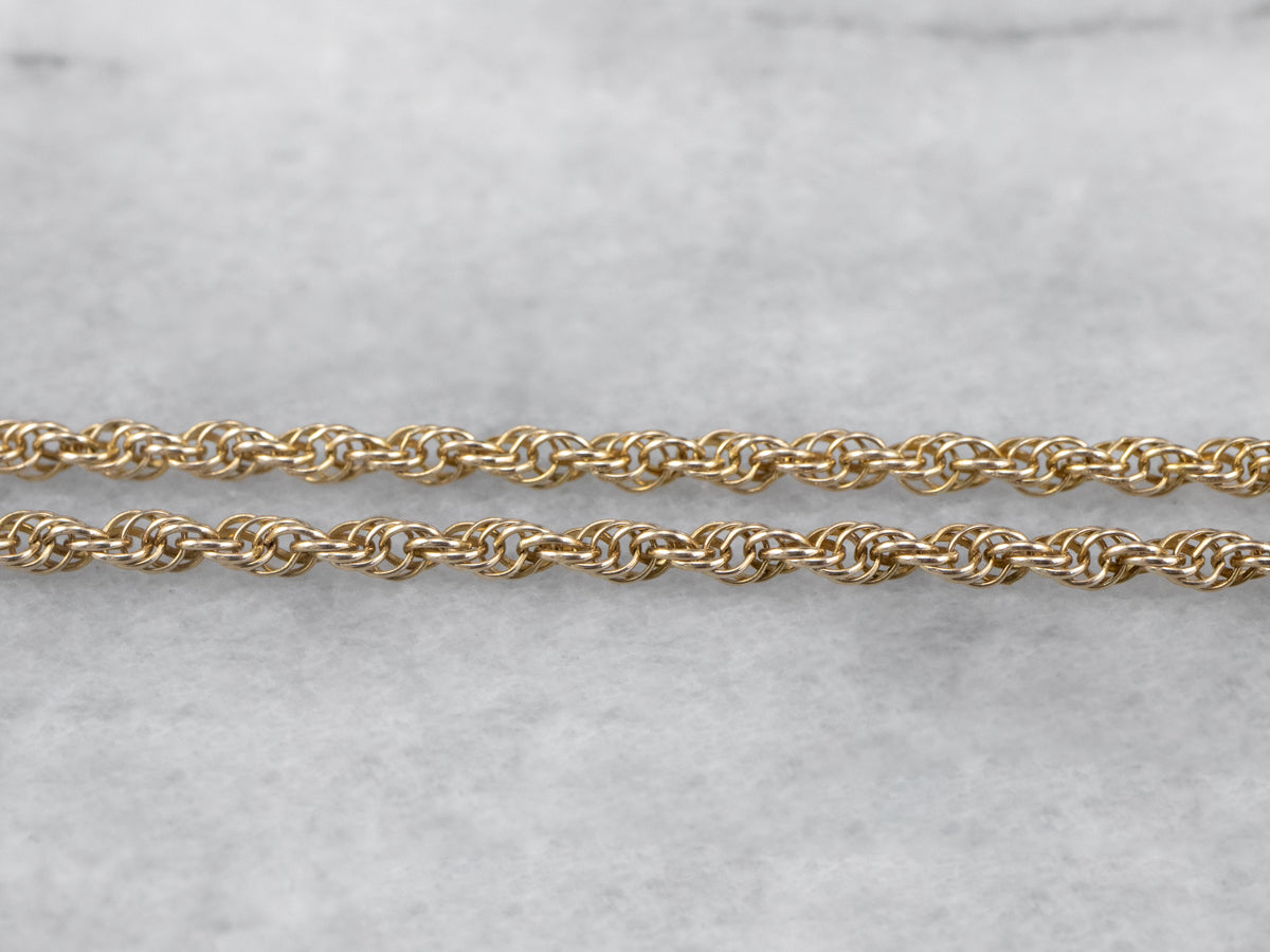 Cadena torcida de cuerda de oro amarillo