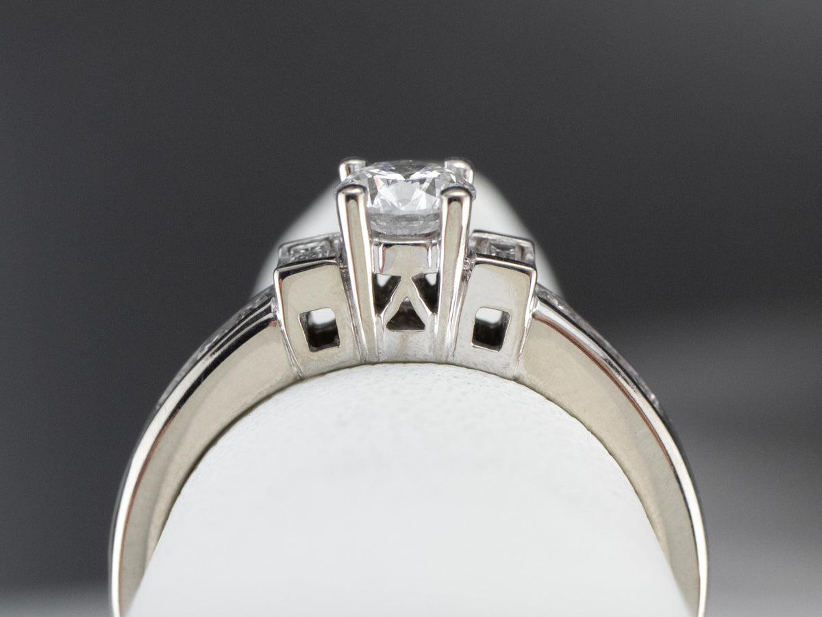 Anillo de compromiso de oro blanco con diamantes